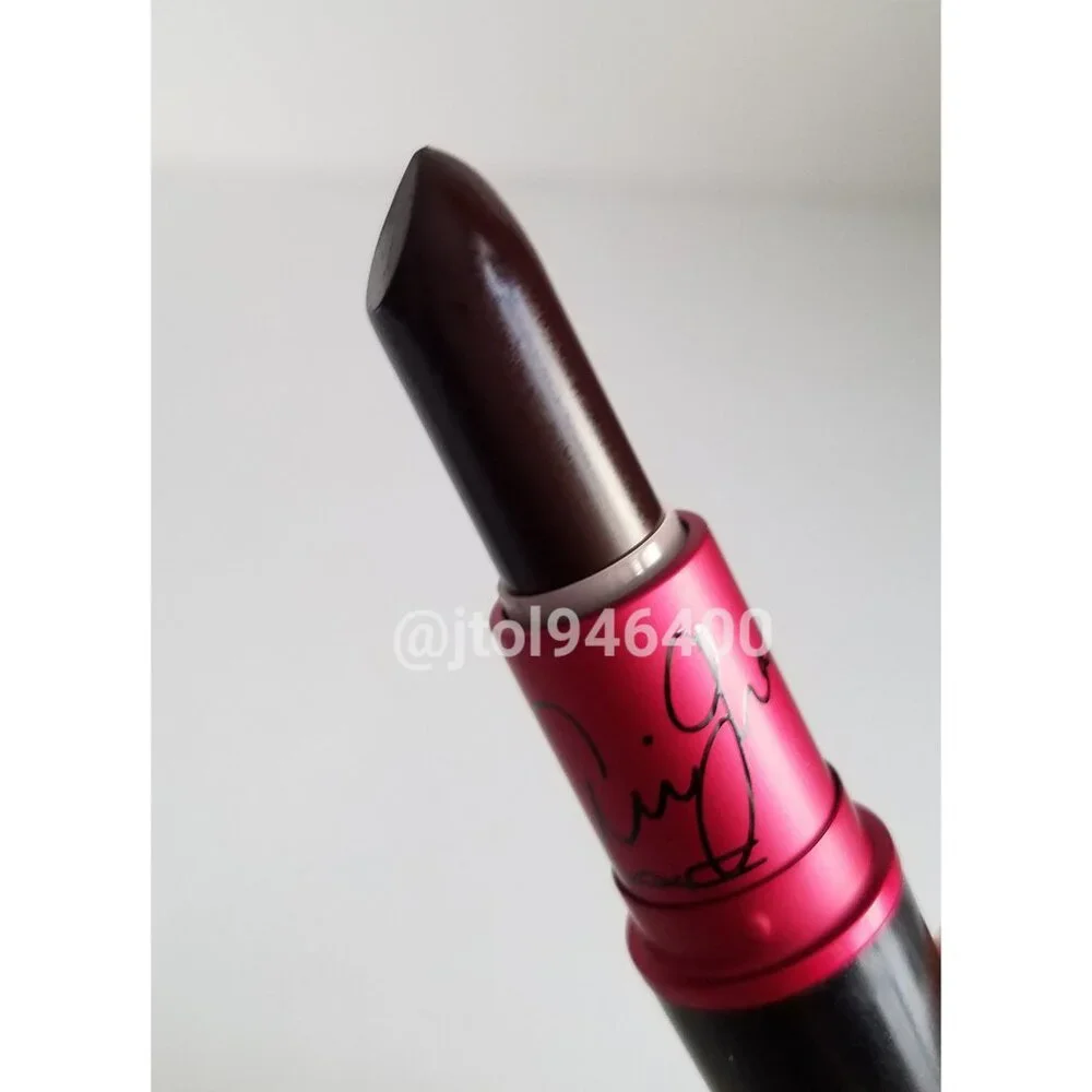 Mac Viva Glam Ariana Grande Lipstick